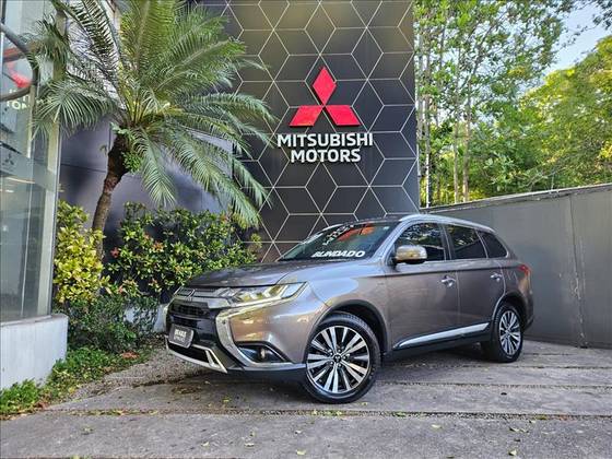 MITSUBISHI OUTLANDER 3.0 MIVEC V6 GASOLINA HPE-S AWD AUTOMÁTICO